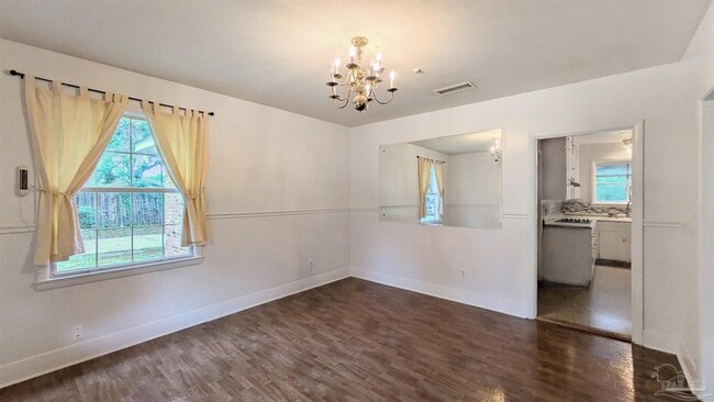 Building Photo - 2 Manor Dr