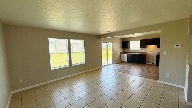 Foto del edificio - SOUTHEAST SIDE NEWER 4BR/2.5BA HOME AVAILABLE NOW!