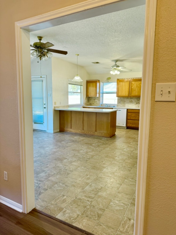 Building Photo - 900 Chapel View Dr