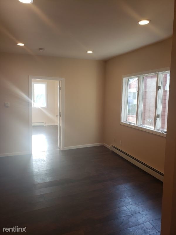 Building Photo - 3 br, 1 bath Apartment - 4 Colley St 1 Unit 1