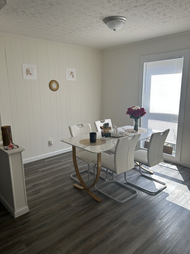 Foto del edificio - 2523 W Monroe St