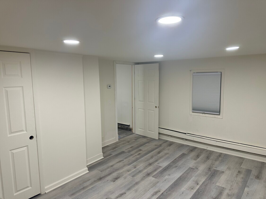 Foto del edificio - 12 N Main St