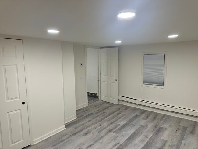 Building Photo - 12 N Main St