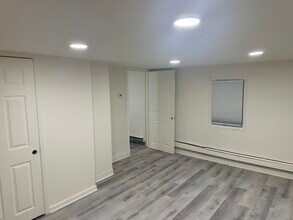 Building Photo - 12 N Main St