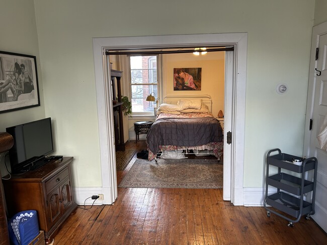 Front room into bedroom - 1217 Resaca Pl