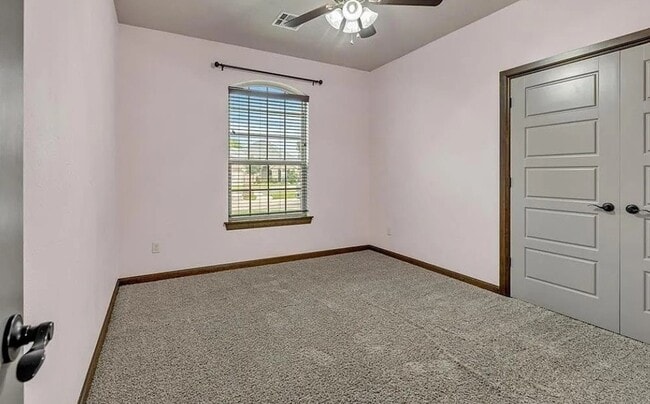 Building Photo - 304 SW 172nd Cir