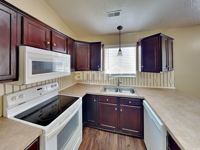 Building Photo - 252 S 540 W