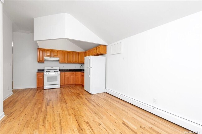 Building Photo - 15-44-44 126th St