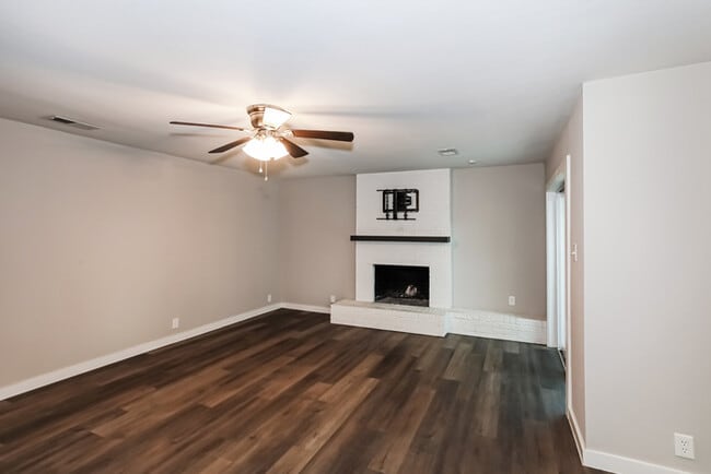 Building Photo - 1109 Finch Ave