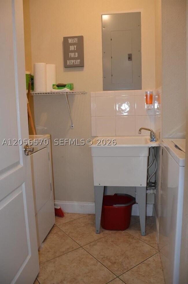 Foto del edificio - 13817 SW 154th St