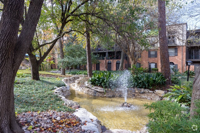 Creek and Fountain - Creole on Yorktown