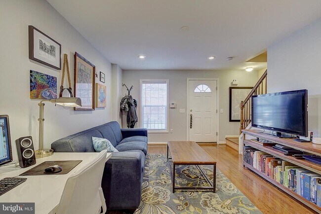 Foto del edificio - 2684 Tilton St