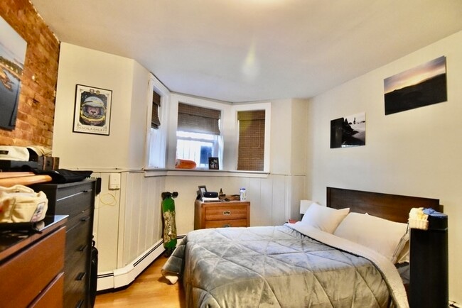 Building Photo - 17 Savin Hill Ave