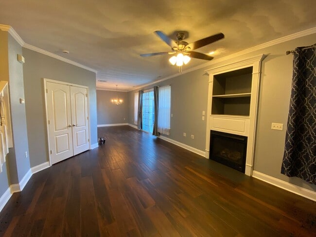Foto del edificio - Beautifully Maintained Townhouse with Bonus Room in Ridgely Manor "ASK ABOUT OUR ZERO DEPOSIT"
