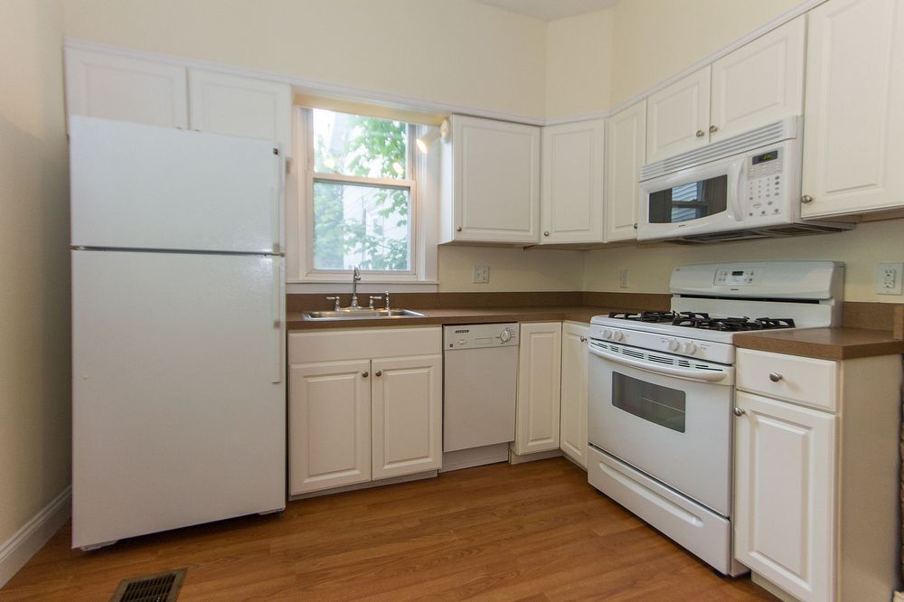 Primary Photo - 31 Eastburn St