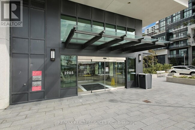 Building Photo - 3985-3985 Grand Park Dr
