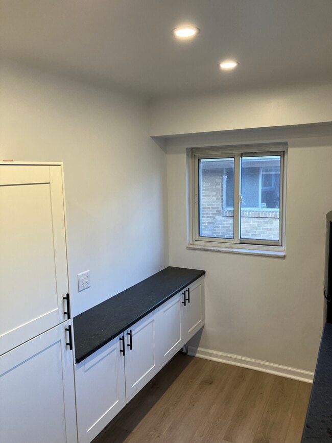 Foto del edificio - 3445 Beverly Dr