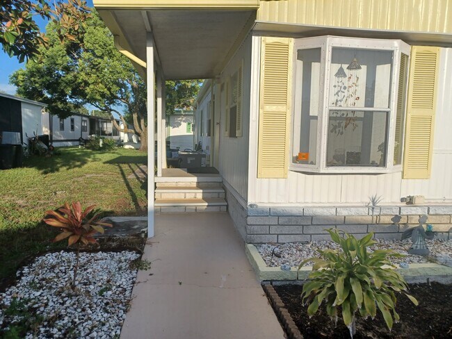 ENTRADA - 7325 Demure Ln