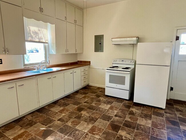 Foto del edificio - Pet friendly 4 bedroom, 2 bath home