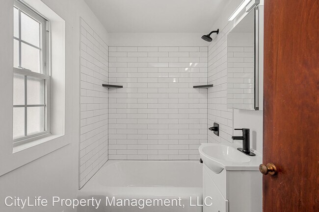 Building Photo - 3 br, 1 bath House - 2445 Valera Avenue