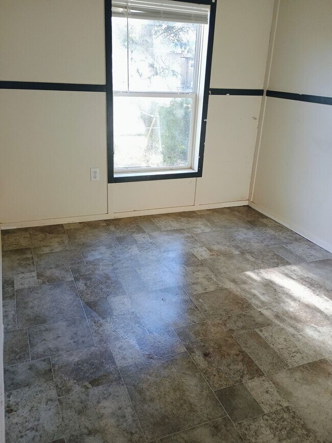 Foto del edificio - 2 Bedroom Home Available!