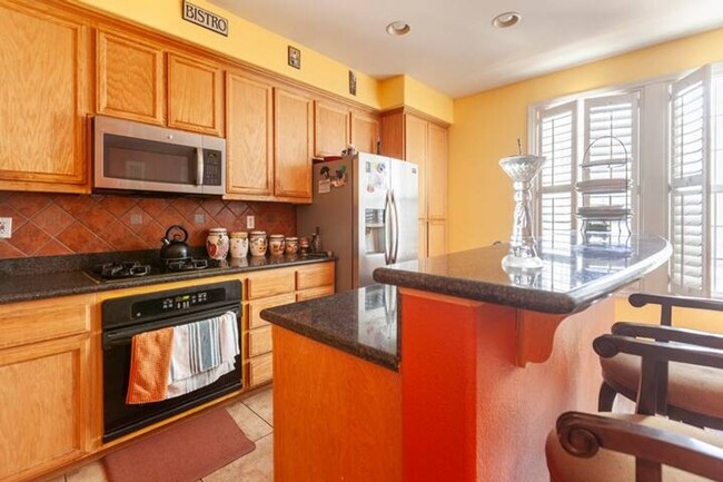 Building Photo - 4 Bedroom Townhome in Dublin