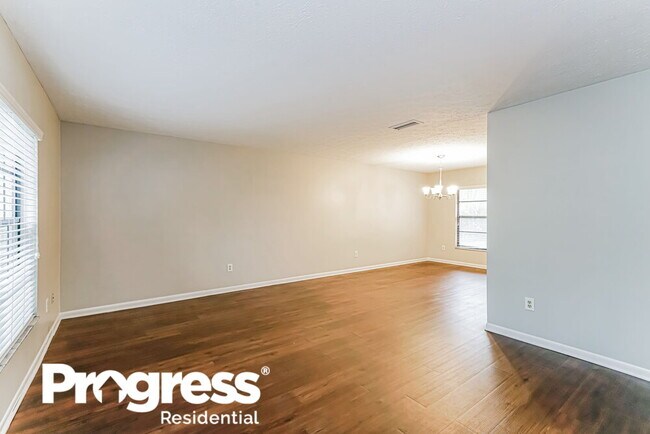 Foto del edificio - 15715 Country Lake Dr