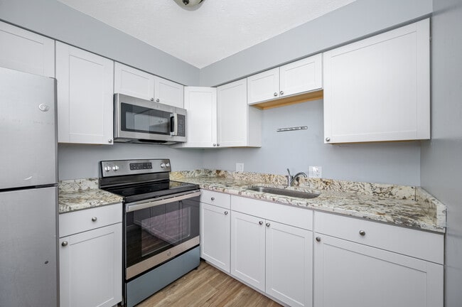 Building Photo - Sunny Point Apartments