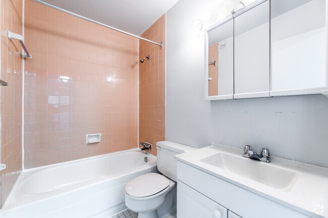 1BR + Den, 1BA - 775SF - Bathroom - 1765 & 1775 Weston Rd Apartments