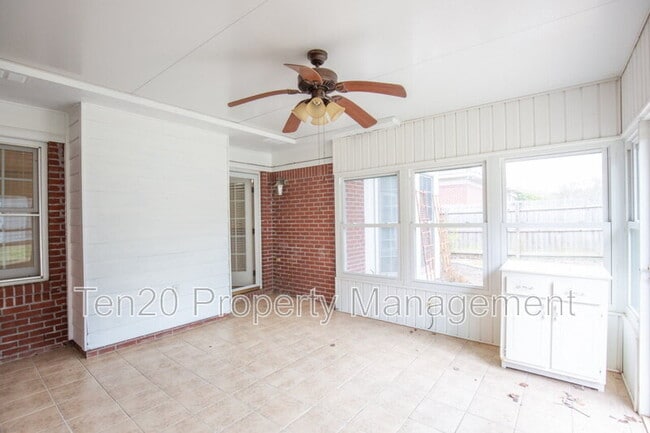 Foto del edificio - 6040 N Pointe Dr