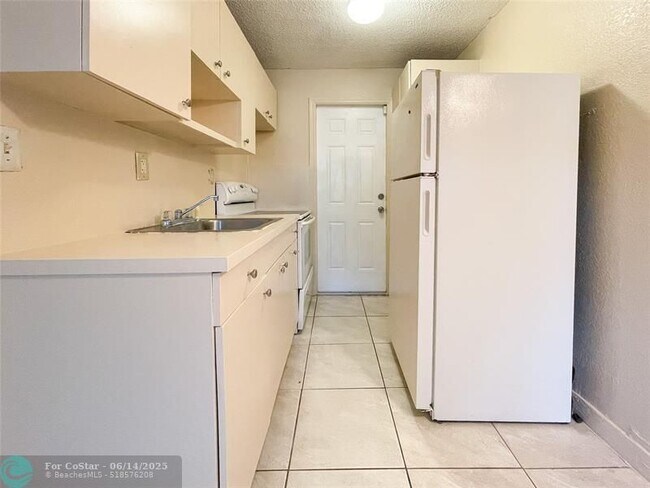 Foto del edificio - 1717 NW 8th Pl