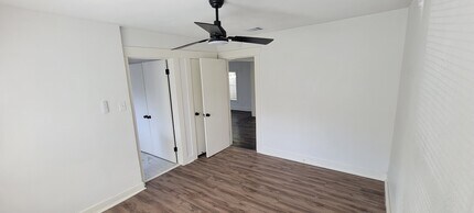 Building Photo - 4208 Delhi St