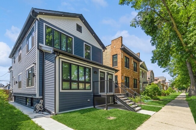 Building Photo - 5306 N Luna Ave