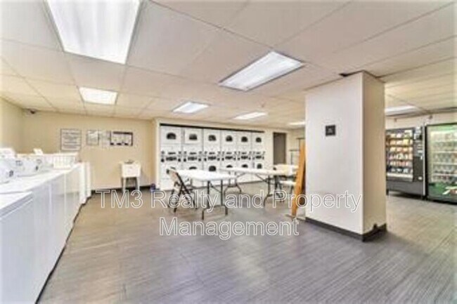 Foto del edificio - 600 E 8th St