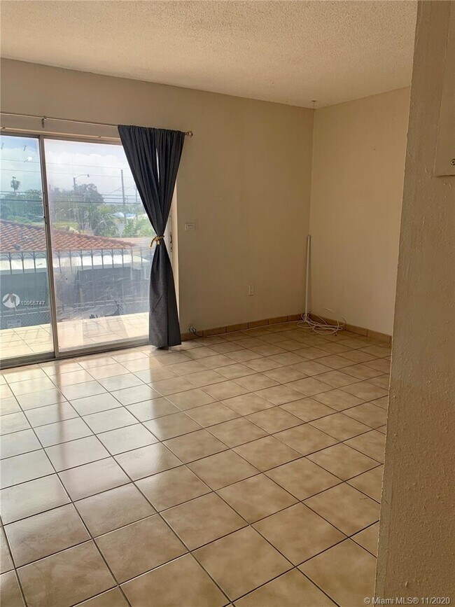 Foto del edificio - 6580 W Flagler St