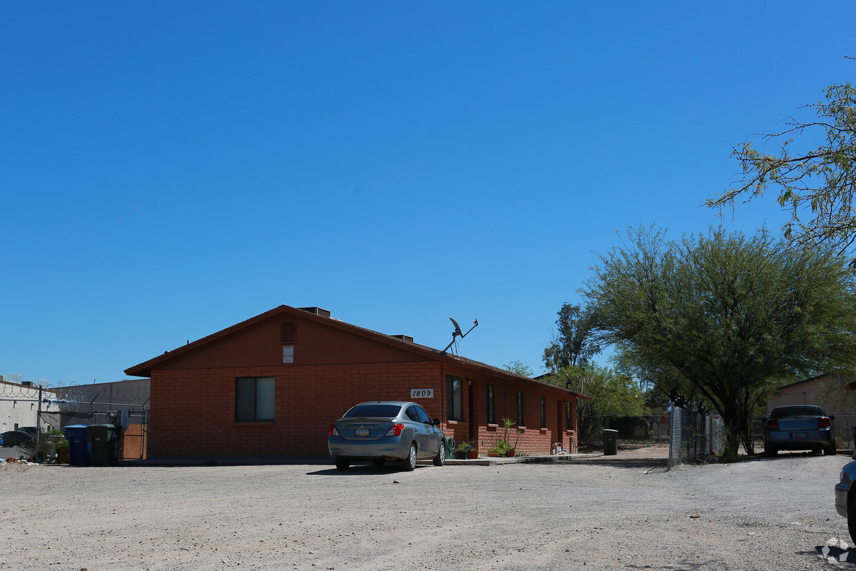 Foto del edificio - Campbell Duplexes