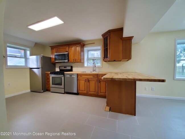 Building Photo - 37 Beachway Ave