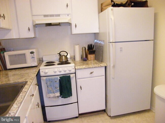 Building Photo - 10249 Arizona Cir