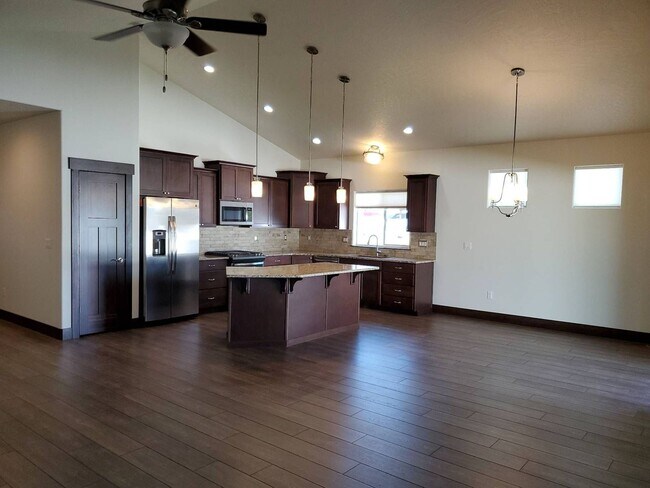 Building Photo - Beautiful 3 bedroom 2 bath home in Hayden