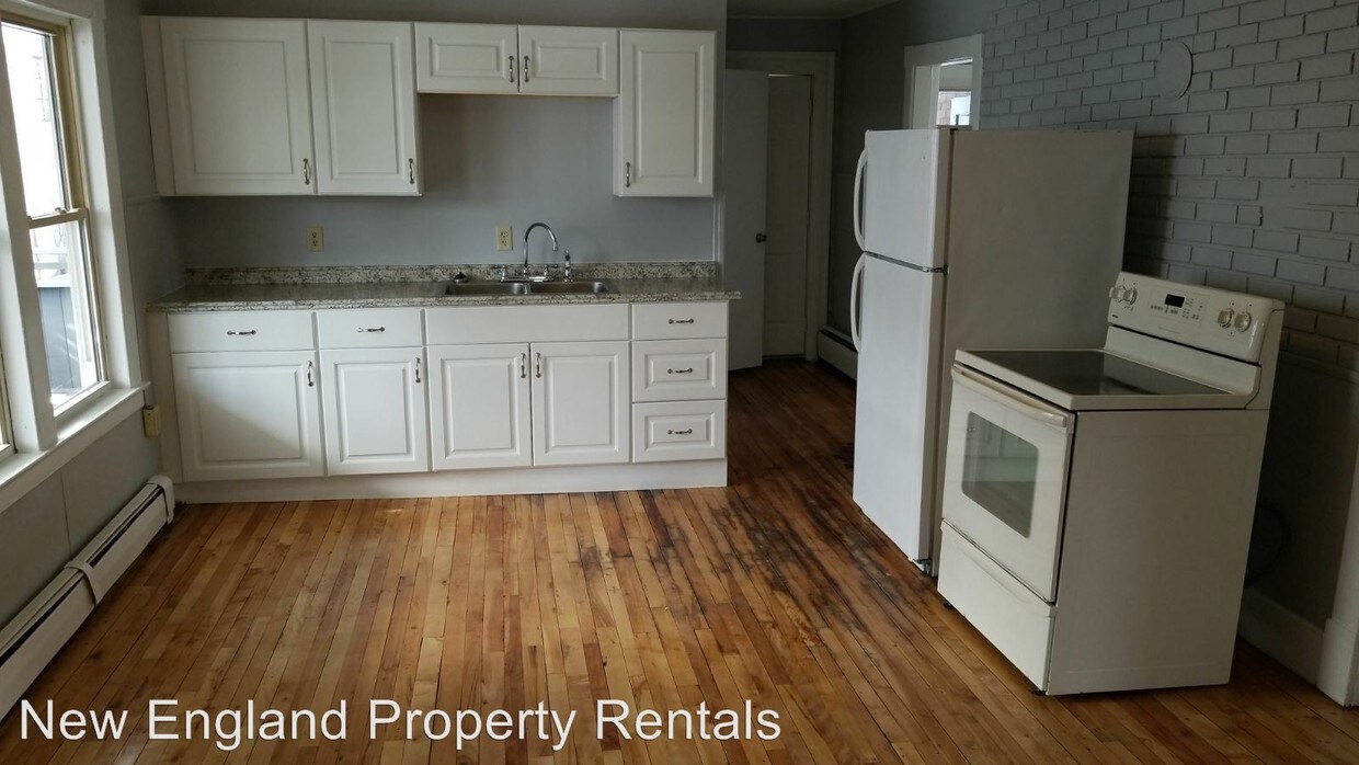435 Cumberland St, Rumford, ME 04276 Room for Rent in Rumford, ME