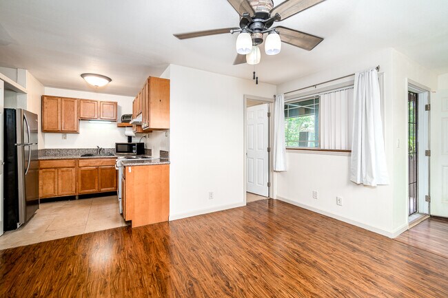 Kitchen - 2160 Maha Plz