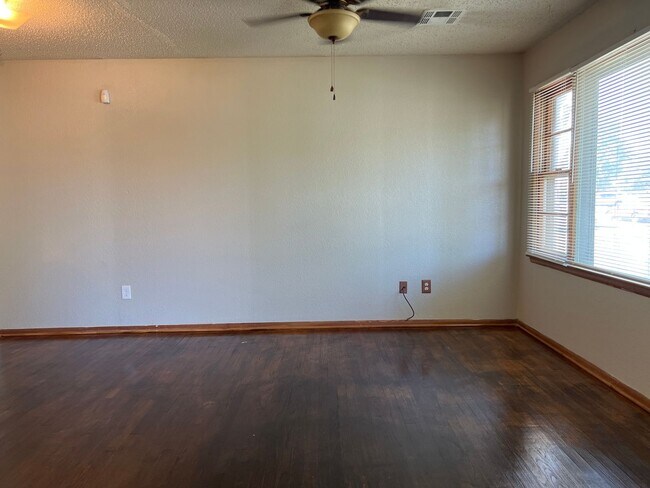 Foto del edificio - Cute 2 Bedroom with Move In Special!!