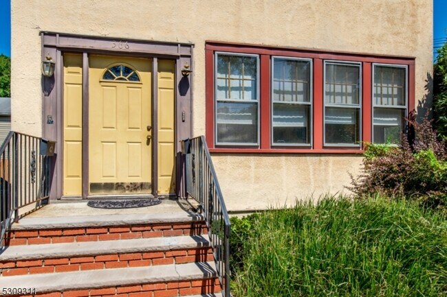 Building Photo - 366 W Englewood Ave