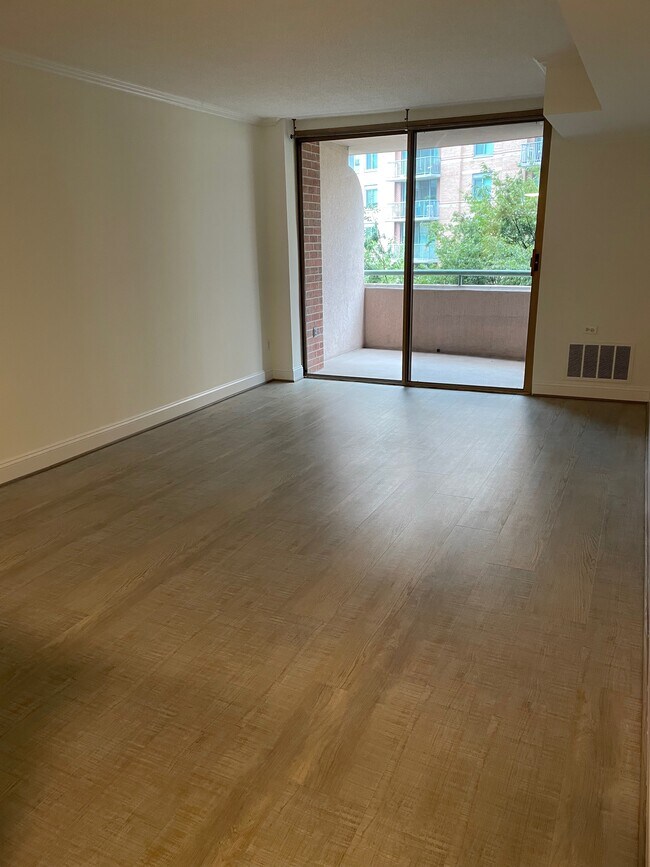Foto del edificio - 4808 Moorland Ln