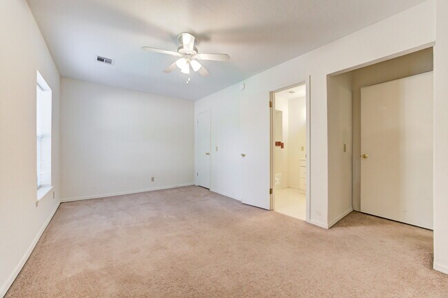 Foto del edificio - 604 S Flood Ave