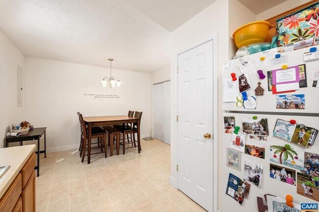 Foto del edificio - 2 Story Townhouse in Grottoes
