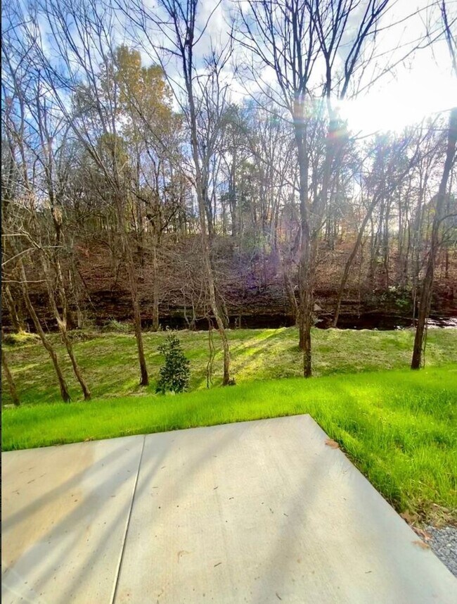 Foto del edificio - Charming Two Bedroom Townhomes With Flex R...