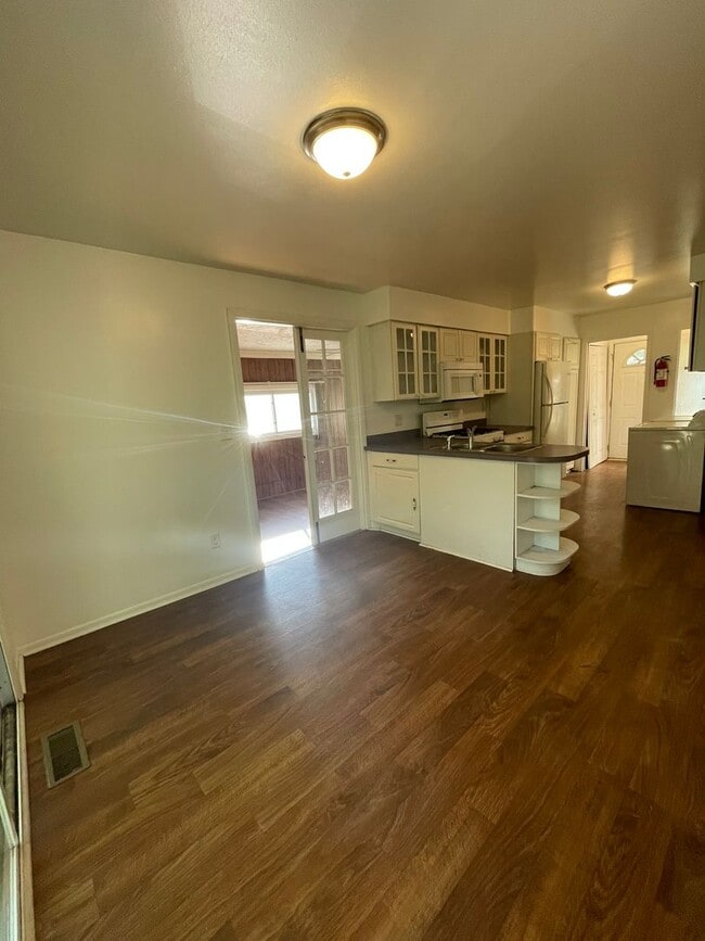 Three Bedroom Home in Sugarbrook Area! - Three Bedroom Home in Sugarbrook Area!