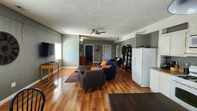 Building Photo - 501 Frisco St