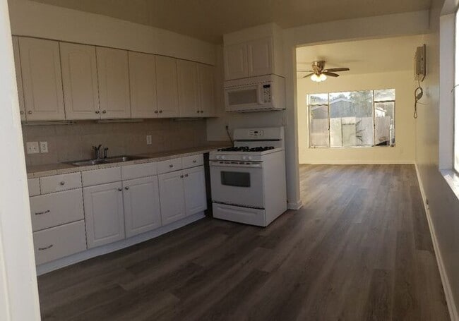 Building Photo - $1000 Rebate! Charming cottage style home w/ huge private yard in La Mesa (4812)